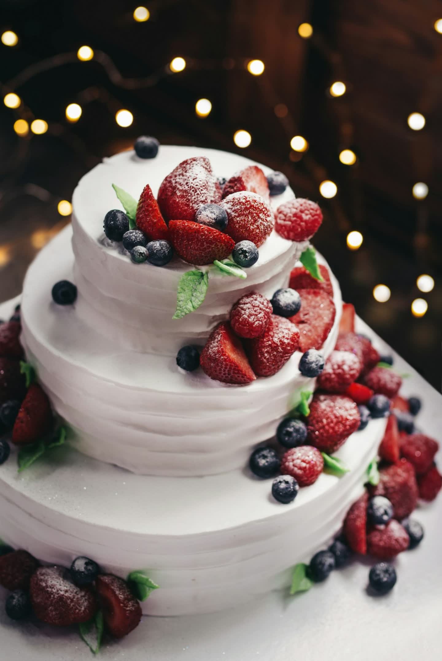 Semi-naked cake with figs and greenery